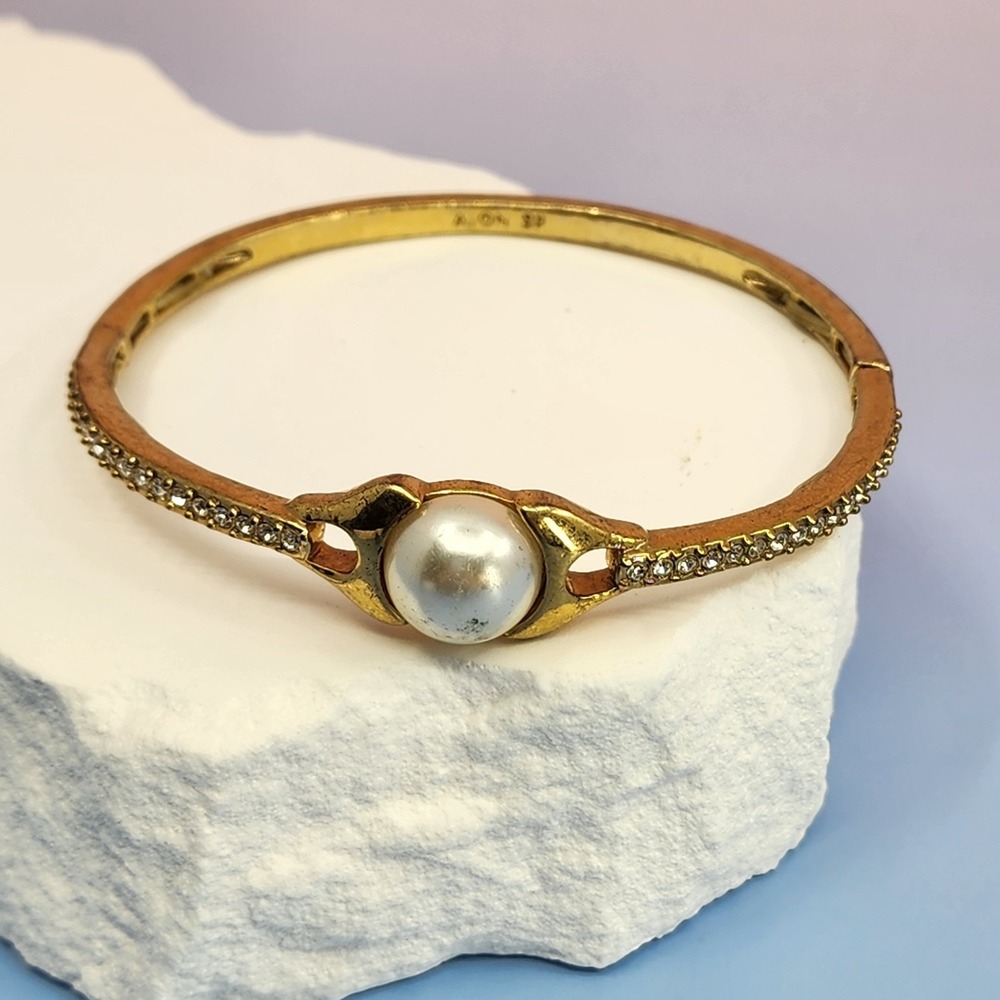 Avon Gold Tone Silver Plated Faux Pearl Rhinestone Hinged Bangle Bracelet VTG
